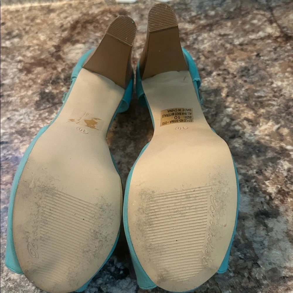 Breckelle Brina Peep Toe T-Strap Platform Heel Seafosn Green. Size 10.